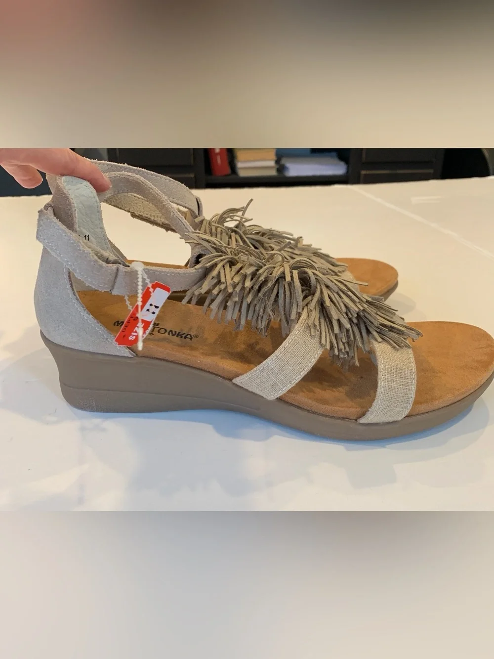 NEW Minnetonka Women's Size 11 Taupe Stone Desi Fringe Wedge Sandals
